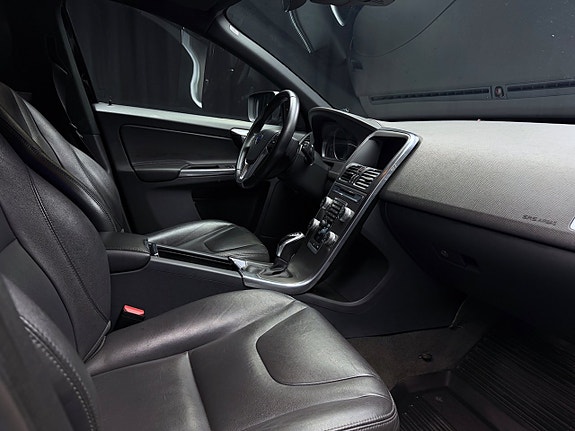 Volvo XC60 13 of 30