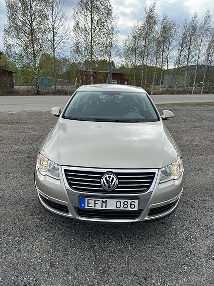 Volkswagen Passat 2 of 5