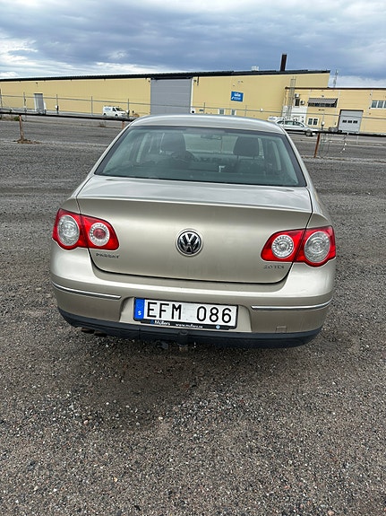 Volkswagen Passat 3 of 5