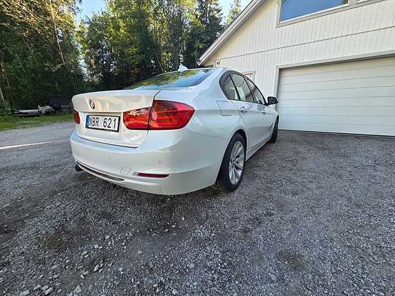 BMW 318d 4 of 5
