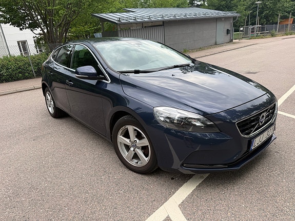 Volvo V40 2 of 5