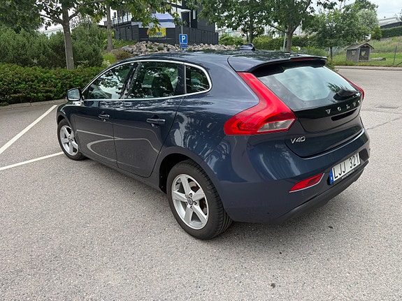Volvo V40 3 of 5