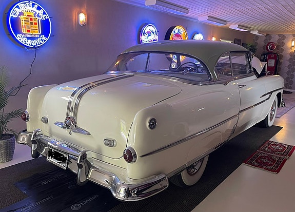 Pontiac Chieftain 2 of 4