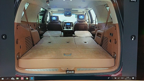 Cadillac Escalade 3 of 5