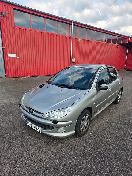 Peugeot 206 2 of 5
