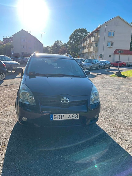 Toyota Corolla Verso 2 of 5
