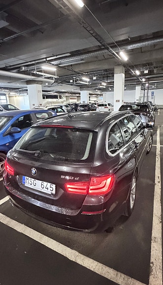BMW 520d 3 of 5