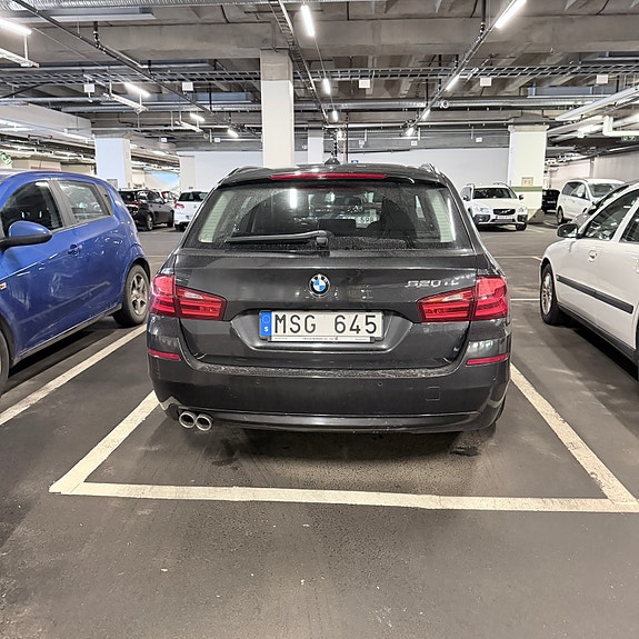 BMW 520d 2 of 5