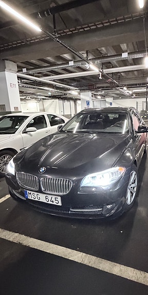 BMW 520d 4 of 5