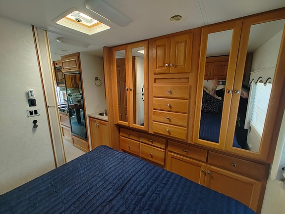 Ford Chateau Citation 12 of 15