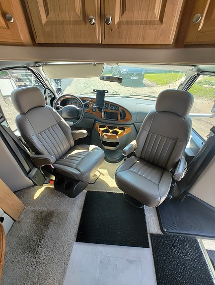 Ford Chateau Citation 7 of 15