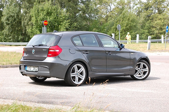 BMW 120i 3 of 5