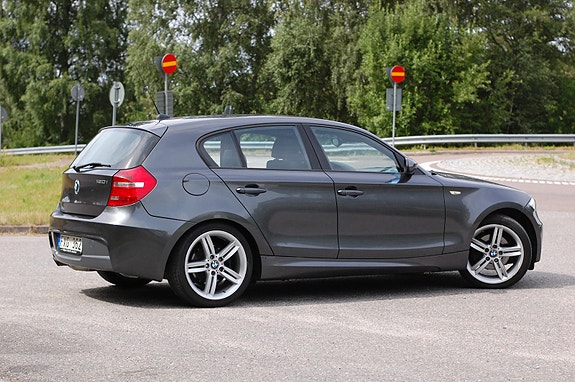 BMW 120i 2 of 5