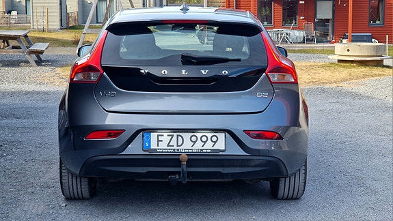 Volvo V40 3 of 4
