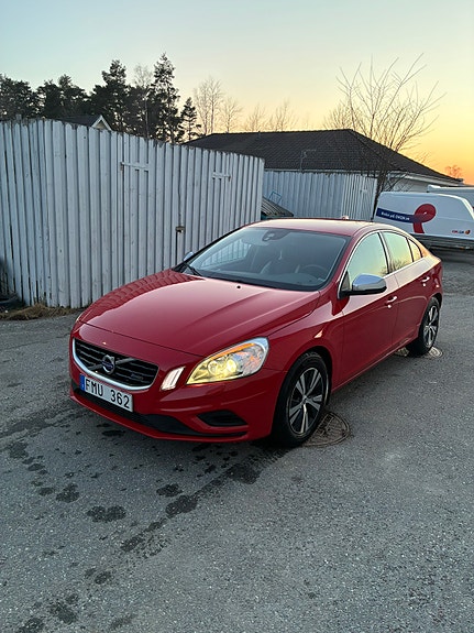 Volvo S60 2 of 5
