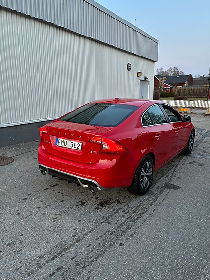 Volvo S60 4 of 5