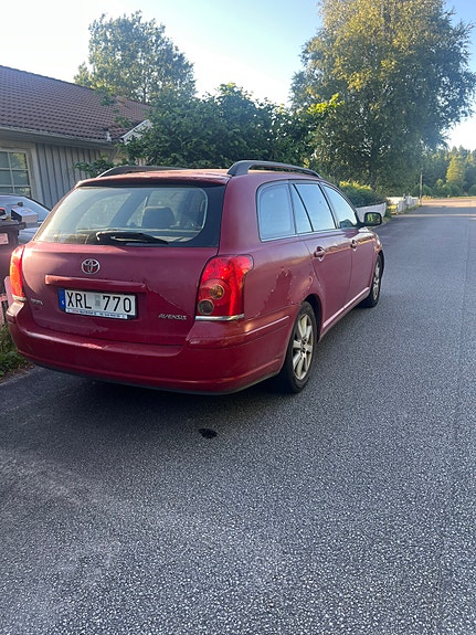 Toyota Avensis 4 of 5