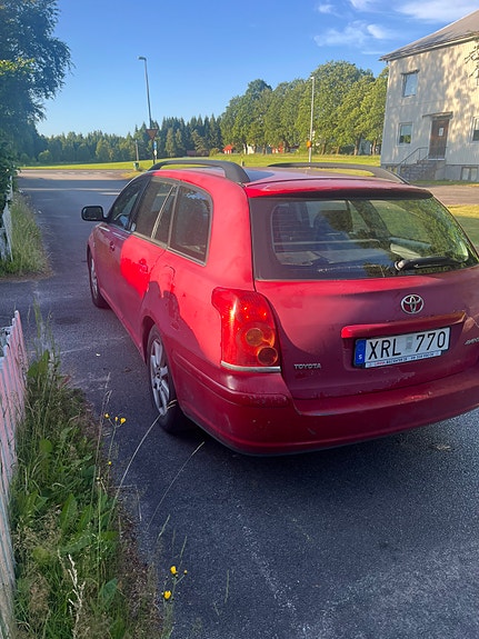 Toyota Avensis 3 of 5