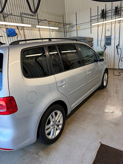 Volkswagen Touran 4 of 5