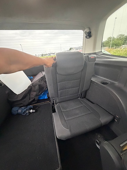 Volkswagen Touran 2 of 5