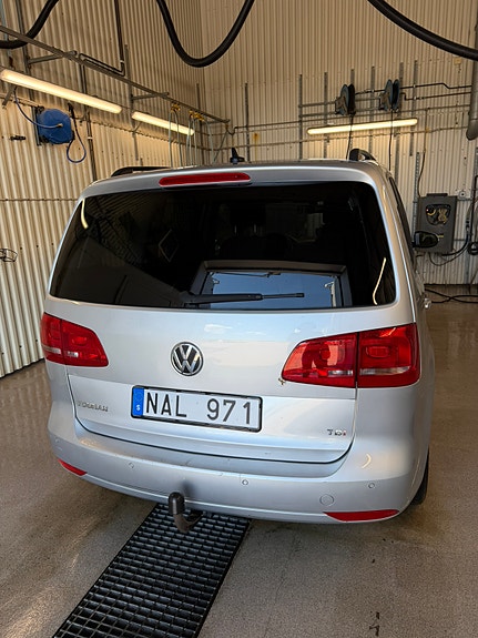Volkswagen Touran 3 of 5