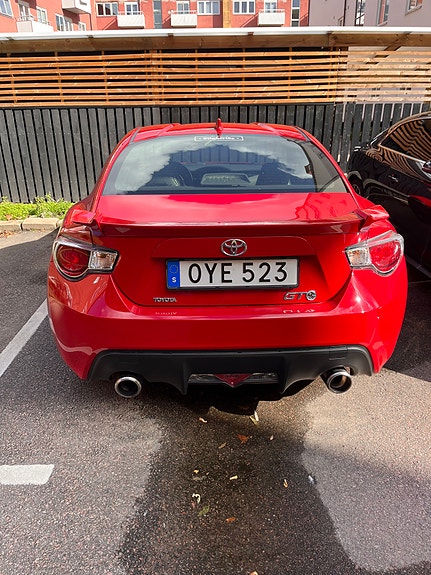 Toyota GT86 2 of 4
