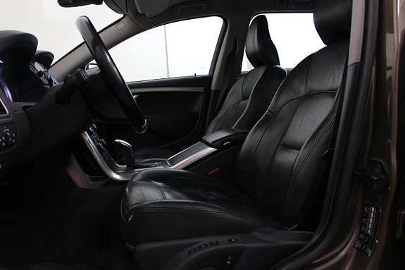 Volvo XC70 11 of 21