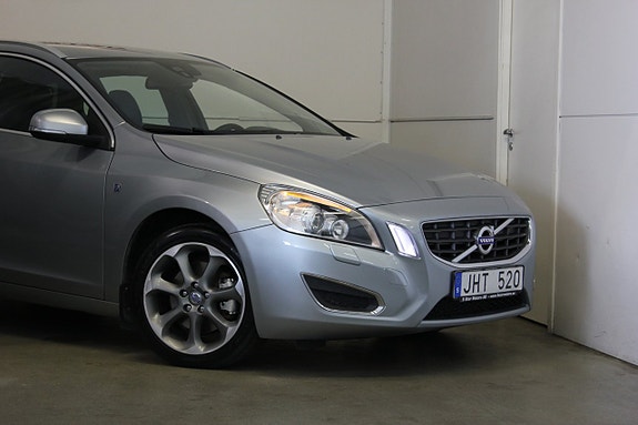 Volvo V60 2 of 19