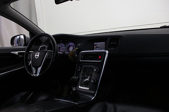 Volvo V60 15 of 19