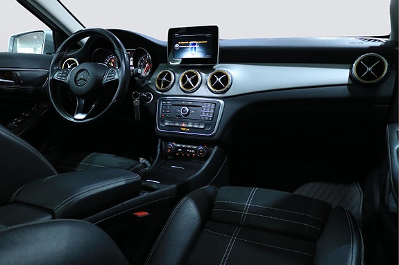Mercedes-Benz GLA200 7 of 25