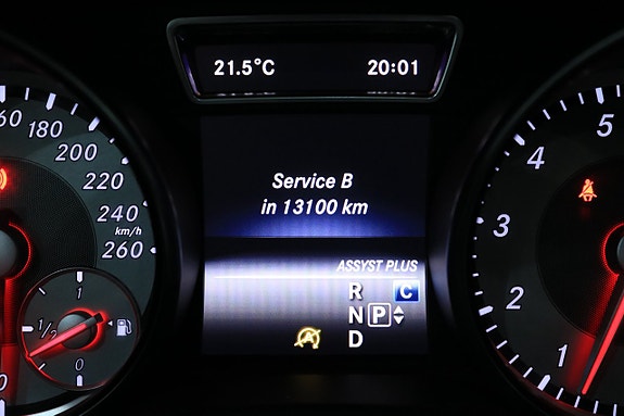 Mercedes-Benz GLA200 14 of 25