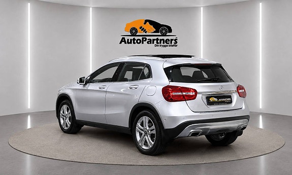 Mercedes-Benz GLA200 4 of 25