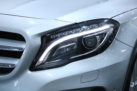Mercedes-Benz GLA200 10 of 25