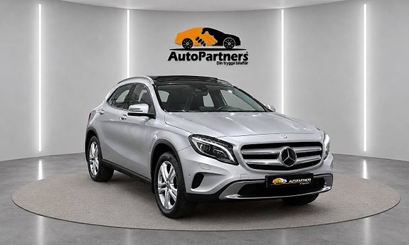 Mercedes-Benz GLA200 3 of 25