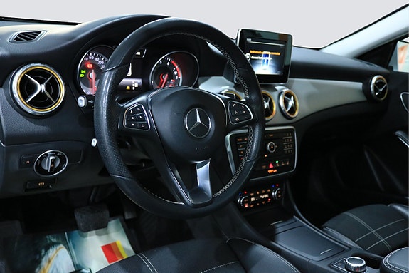 Mercedes-Benz GLA200 8 of 25