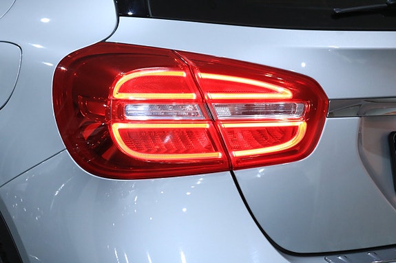 Mercedes-Benz GLA200 11 of 25