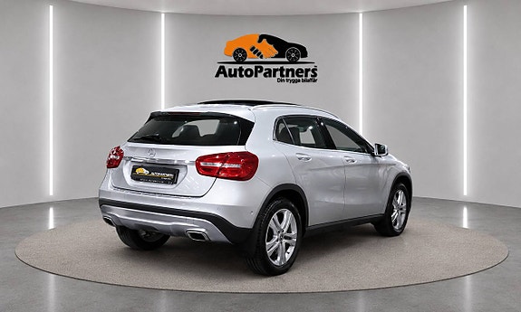 Mercedes-Benz GLA200 2 of 25