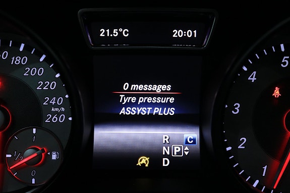 Mercedes-Benz GLA200 13 of 25
