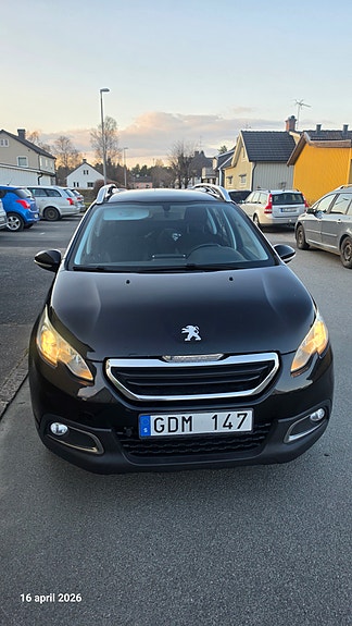 Peugeot 2008 2 of 5