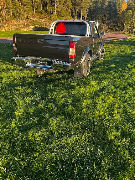 Nissan King Cab 2 of 8
