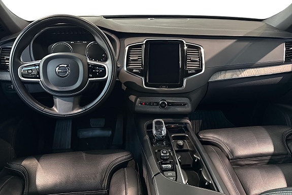 Volvo XC90 10 of 21