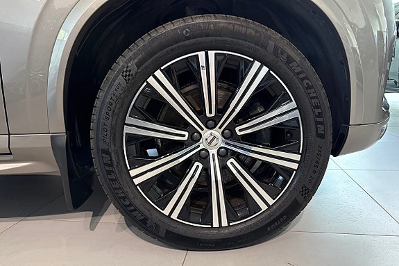 Volvo XC90 17 of 21