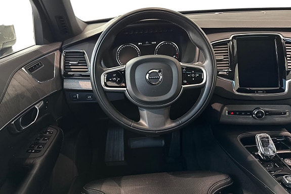 Volvo XC90 11 of 21