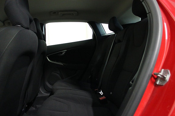 Volvo V40 12 of 18