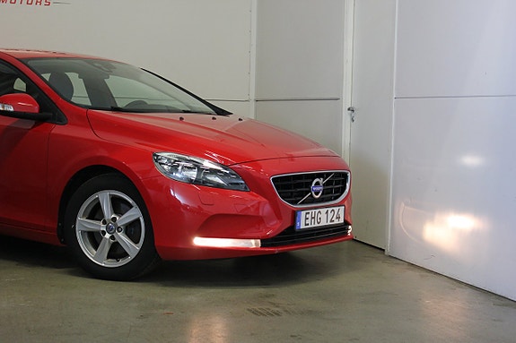 Volvo V40 2 of 5