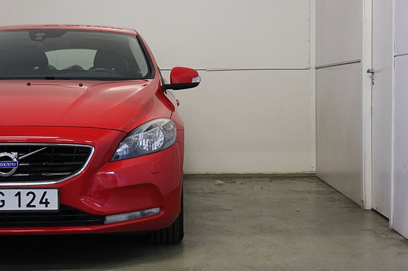 Volvo V40 4 of 5
