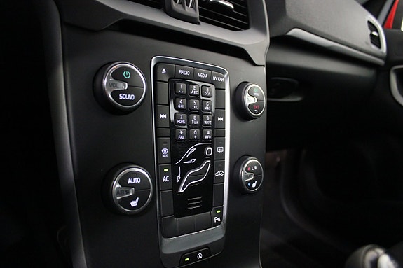 Volvo V40 14 of 18