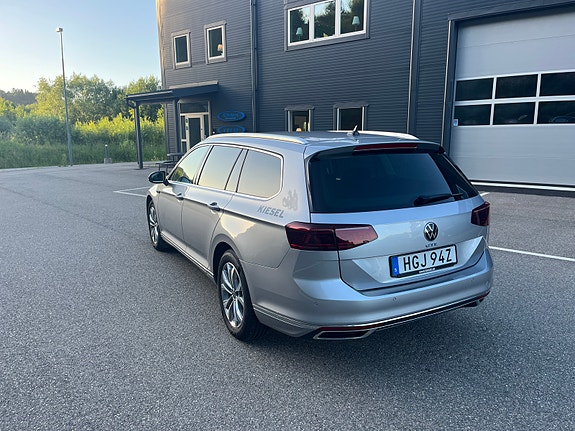 Volkswagen Passat 2 of 2