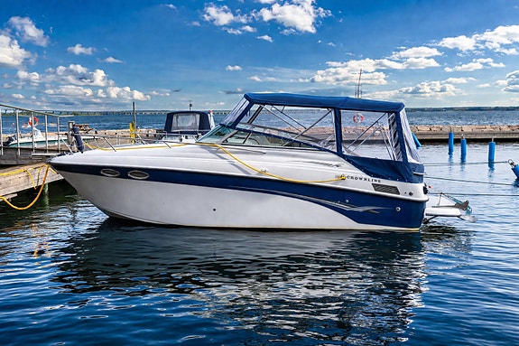 Crownline 262cr, 2007, 5,7 MPI Mercruiser v8, Bravo 3 drev, ca450 tim, med kärra 2 of 17