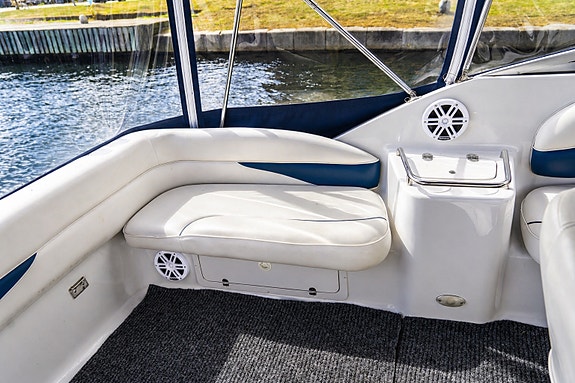 Crownline 262cr, 2007, 5,7 MPI Mercruiser v8, Bravo 3 drev, ca450 tim, med kärra 8 of 17
